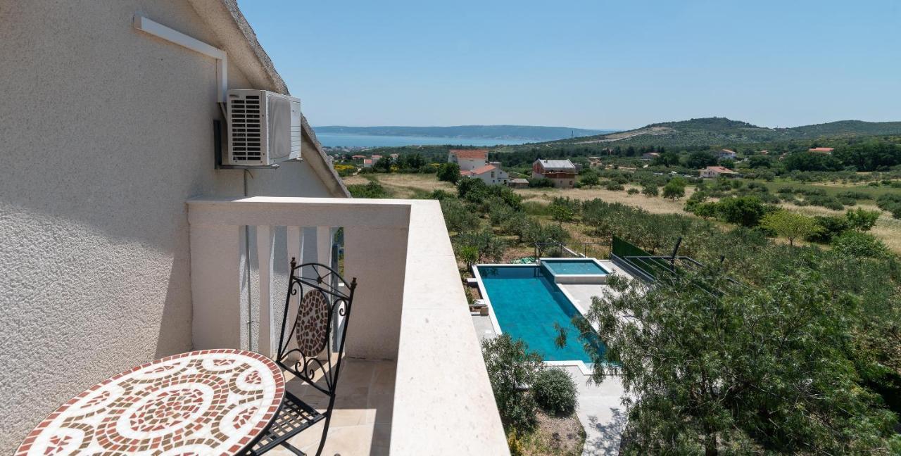 Apartments Dobrila Kastel Novi Luaran gambar