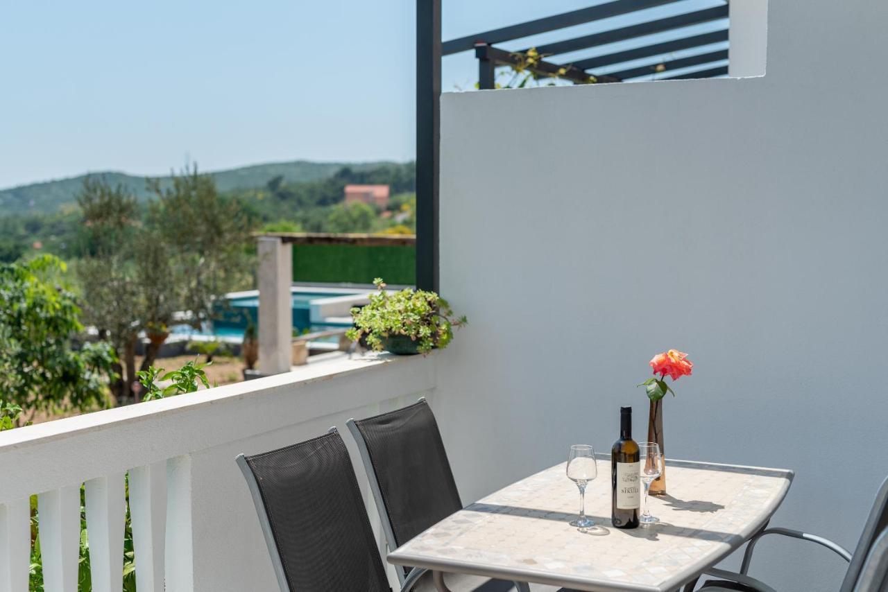 Apartments Dobrila Kastel Novi Luaran gambar
