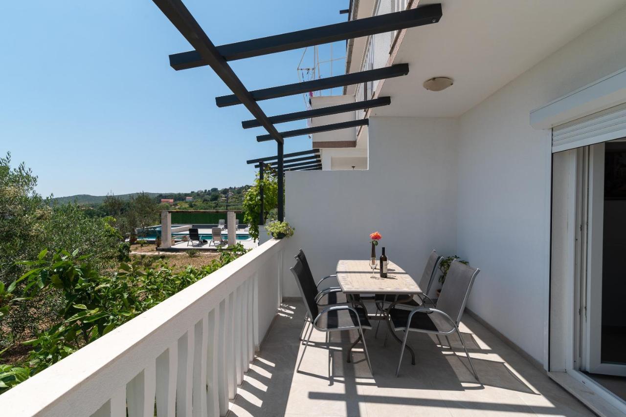 Apartments Dobrila Kastel Novi Luaran gambar